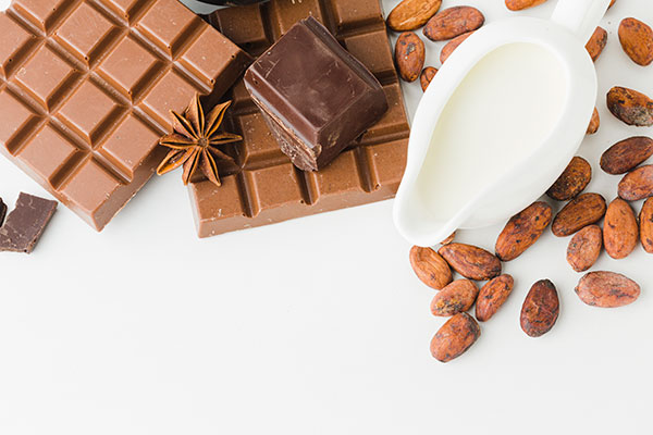 شکلات شیری و فواید